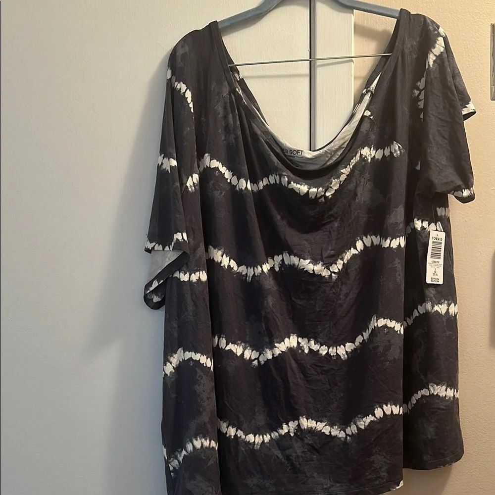 Torrid White and Gray Short Sleeve Relaxed Blouse